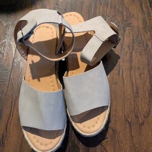 Women's Gray Sandals